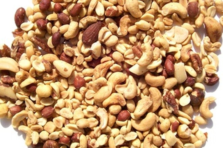 Para la salud del corazón, come raciones de 1 oz (28,3 grs) de frutos secos en lugar de bocadillos menos saludables.