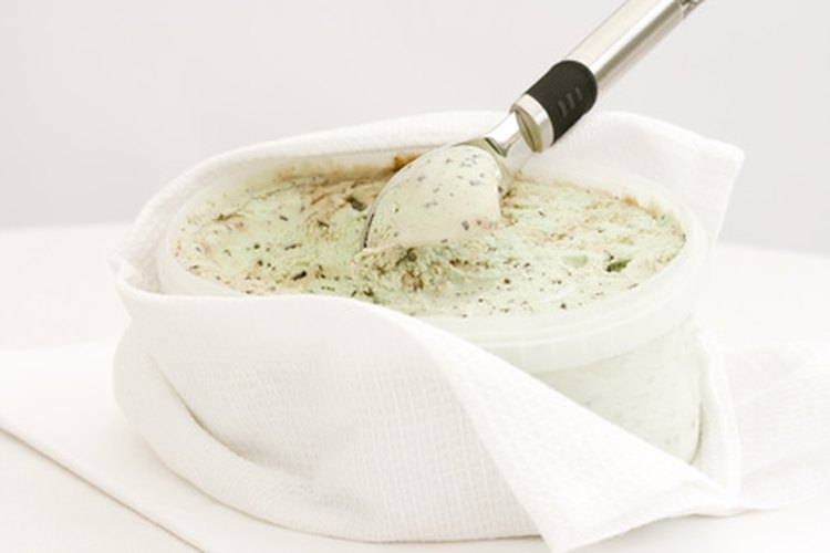 Los rizos que dejas al sacar la bola de helado son recortes cóncavos que dejas con la cuchara.