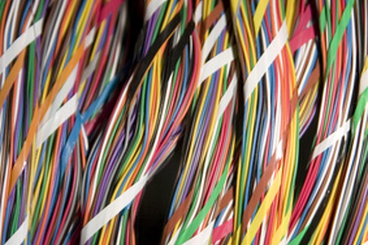 Aprende a detectar cables telefónicos con falso contacto usando un multímetro.