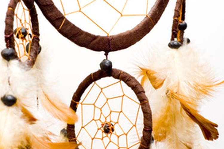 Las plumas en un atrapasueños representan al elemento aire.