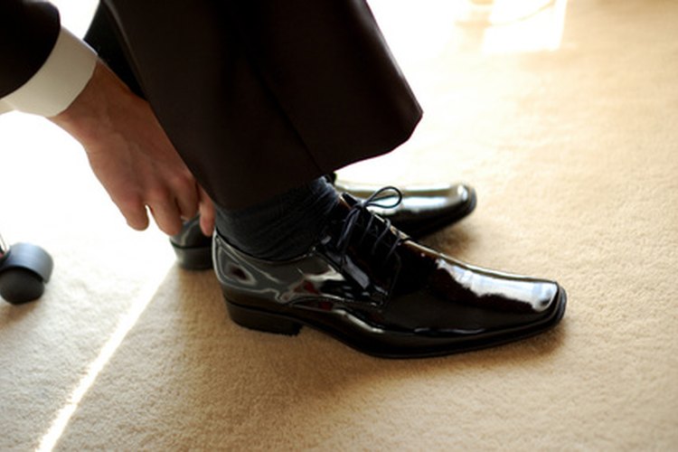 Puedes abrillantar fácilmente tus propios zapatos en casa.