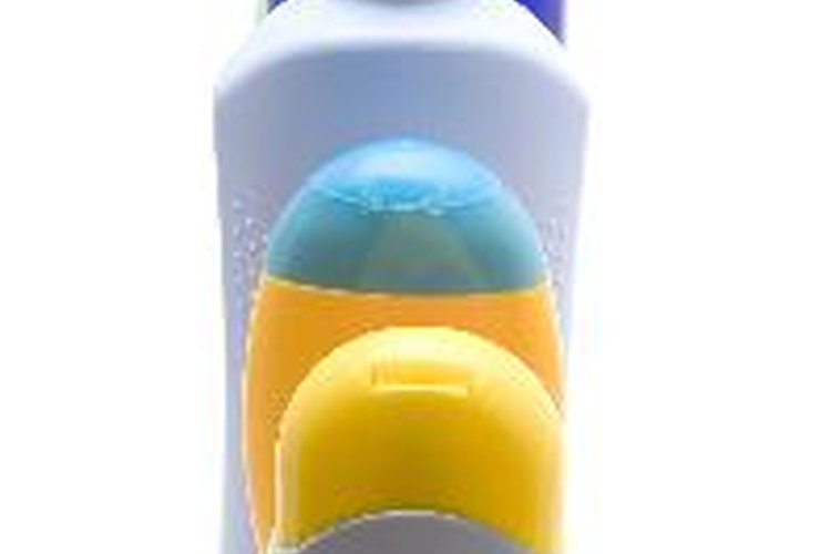 Puedes hacer un champú natural que puede engrosar tu cabello.