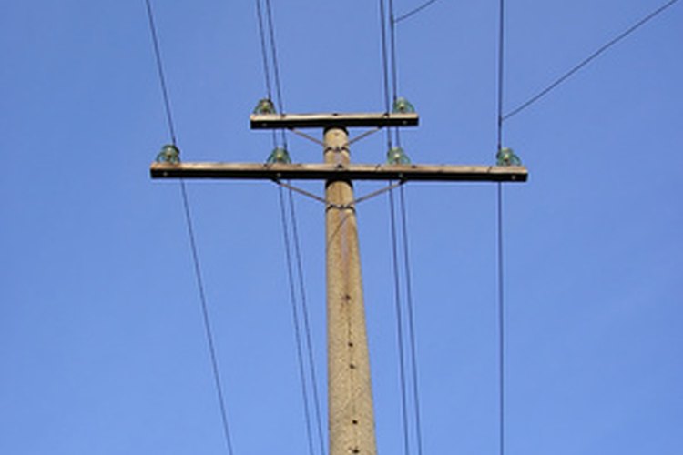 La ruptura de una tubería de gas, tubería de agua, línea telefónica o cable eléctrico no es sólo peligrosa, sino que puede ser muy costosa. Una vez que tengas el agujero excavado, se cauteloso.