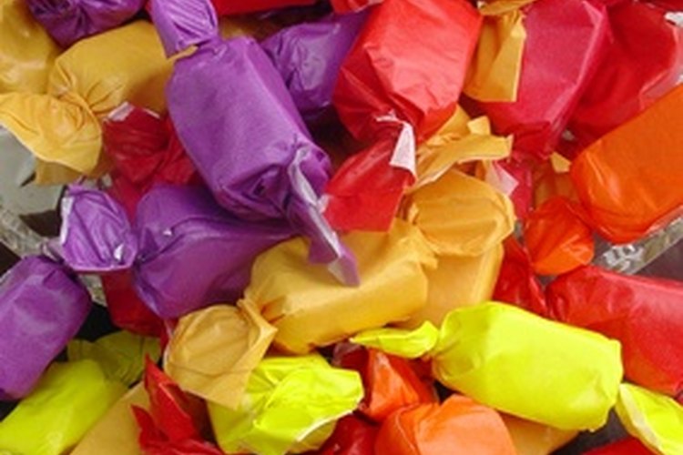 Para una guirnalda de golosinas, escoge colores que complementen la paleta de colores en tu casa.
