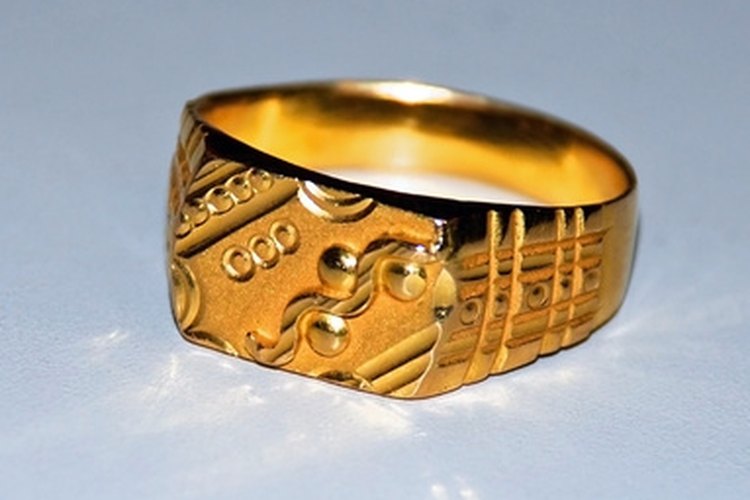 Un anillo de oro puede llegar a pesar casi 0,15 kilogramos (5 onzas).