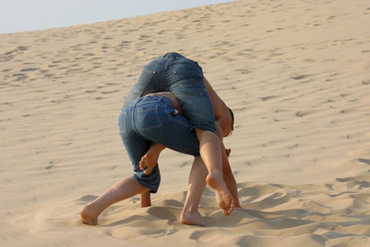 La mujeres que utilizan jeans de hombre pueden lograr un estilo casual y de moda.