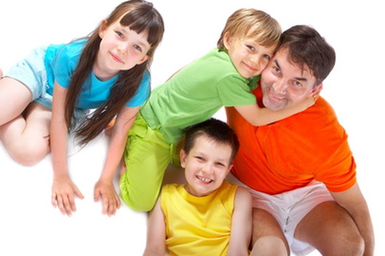 Los padres tienen el derecho de solicitar la custodia total de sus hijos.
