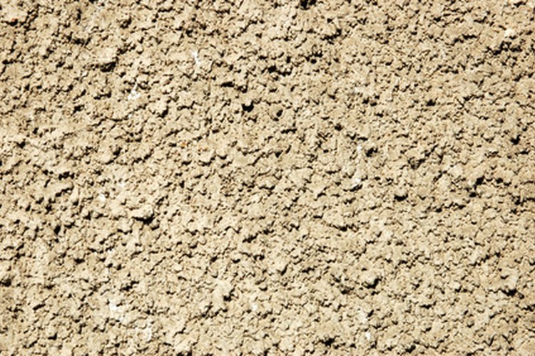 Fabrica tu propia mezcladora de concreto con un barril de plástico.