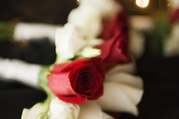 Una quinceañera tradicional es más como una boda glamurosa que una fiesta de cumpleaños.