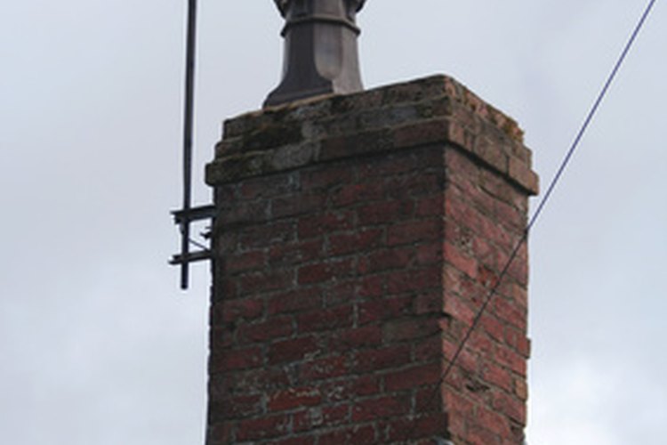 La chimeneas viejas pueden necesitar reparaciones, ya que los ladrillos colapsan y pueden obstruir el cañón.