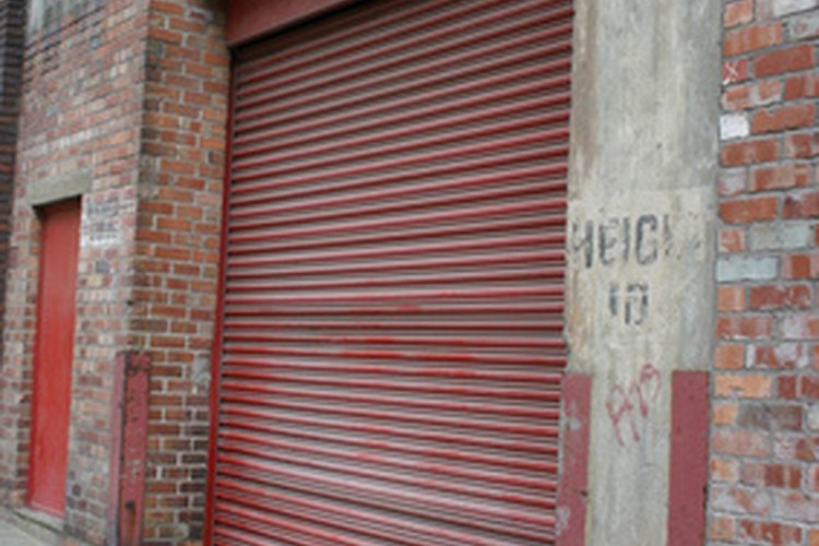 El interruptor de límite en los abridores de puertas de estacionamiento le indican a la puerta cuando detenerse.