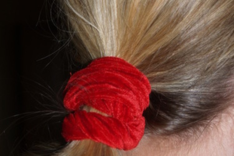 Una dona para cabello añade elegancia a una sencilla cola de caballo.