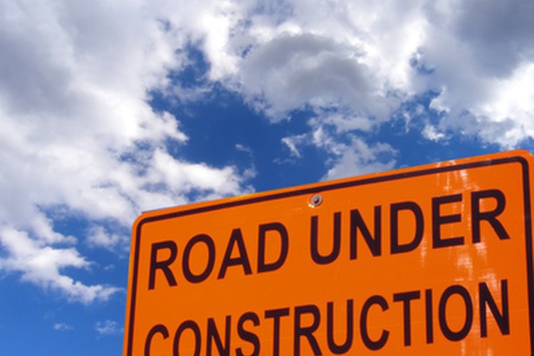 El asfalto y el concreto son materiales de pavimentación comunes.
