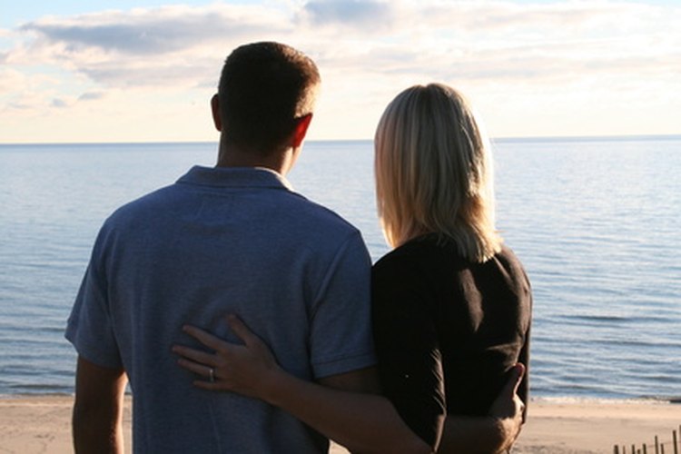 La dificultad para expresar el afecto puede ser señal de problemas o necesidades en la vida de tu novio.