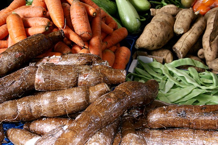 Come verduras cocidas, congelados o enlatados y evita todos los vegetales crudos.