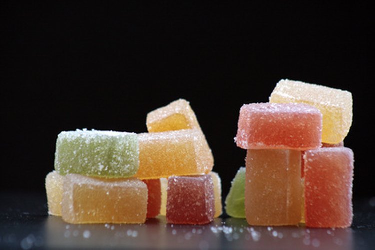 Para que la gelatina sea kosher, debe provenir de una fuente vegetal o ser producida de una manera específica.