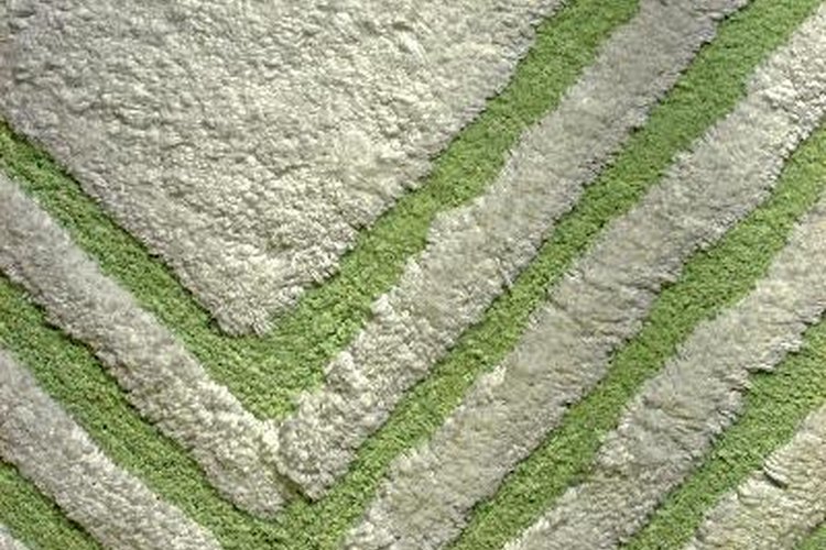 ¿Qué puede sacar el moho y la humedad de una alfombra plástica de baño?