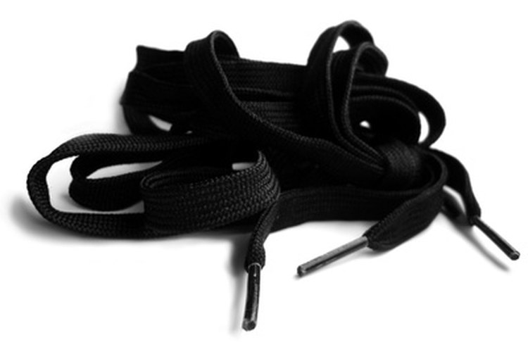 Aprender a atar los cordones pueden producir una sensación de logro y orgullo entre los niños pequeños.