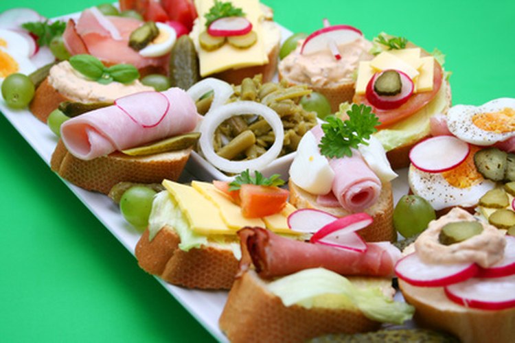 Los aperitivos suculentos son una de las opciones populares para la comida de una boda.