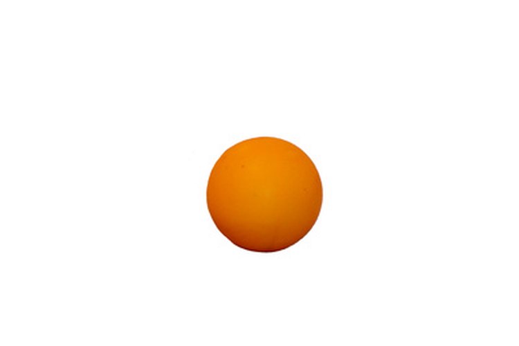 Haz una carrera de peloras de ping-pong para que tus invitados se rían.