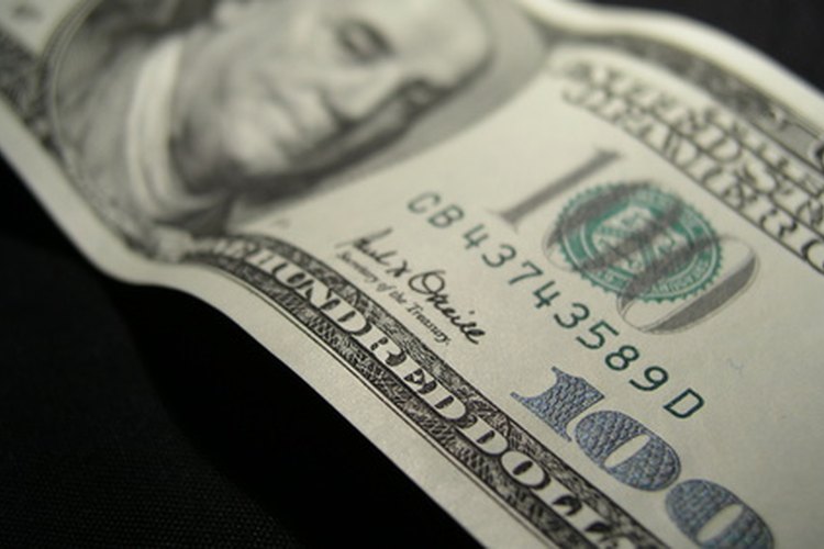 El salario mínimo determina lo menos que un empleador puede pagar a un empleado por hora.