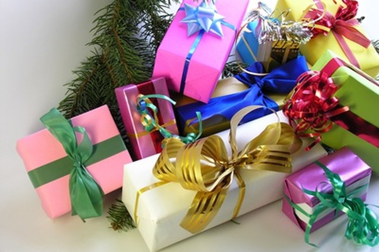 Planea un intercambio de regalos de estudiantes con cuidado para evitar herir los sentimientos.
