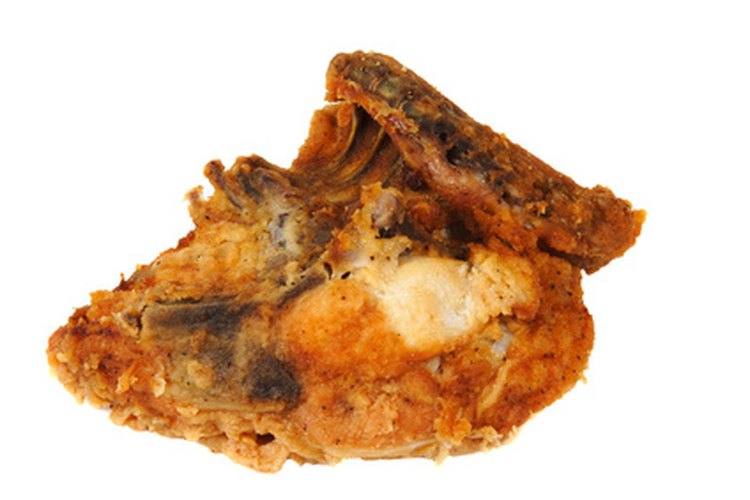 El pollo frito en olla de presión puede prepararse en una fracción de tiempo de lo que toma hacerlo en una sartén.