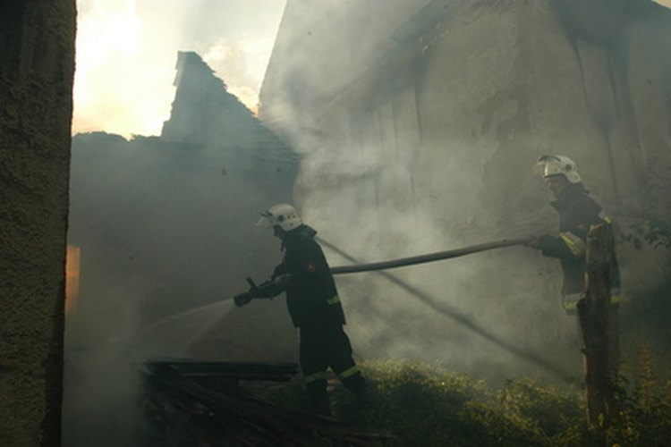 Edificio incendiándose.