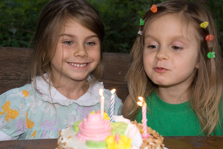 Hoy en día muchas personas se detienen a pedir un deseo antes de soplar sus velas.