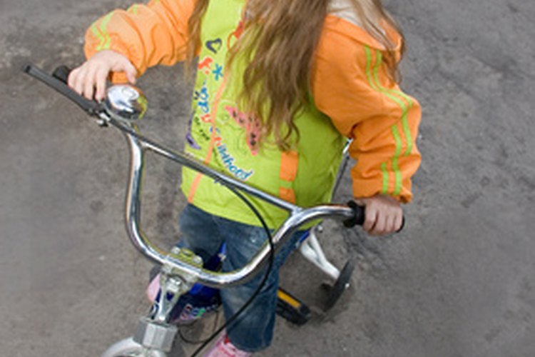 Enseñar a un niño de 5 años a montar en bicicleta no es tan difícil.