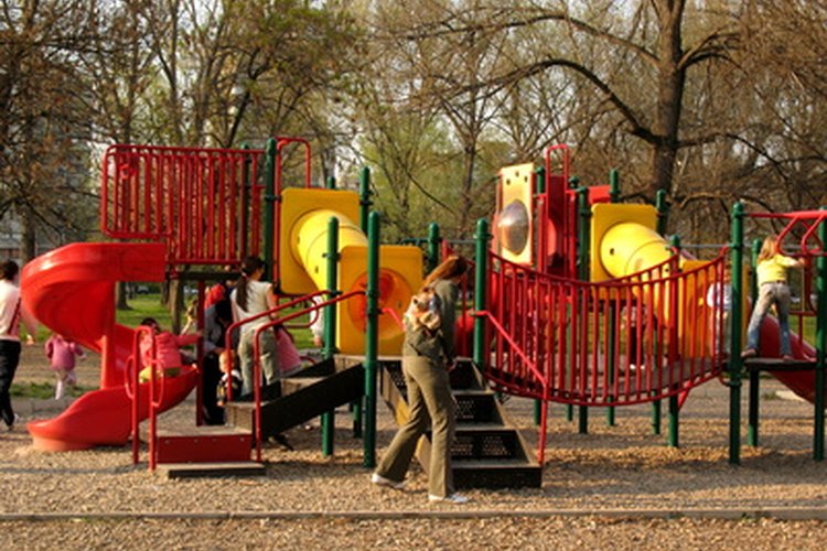 Los riesgos de seguridad en las zonas de juego infantil son bastante fáciles de detectar.
