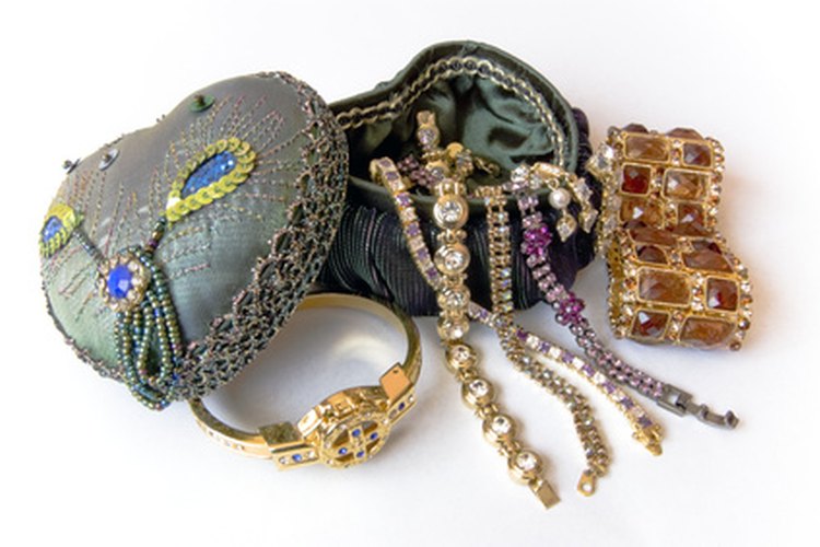 Vende objetos de colección y joyas en tu mini máquina expendedora moderna.