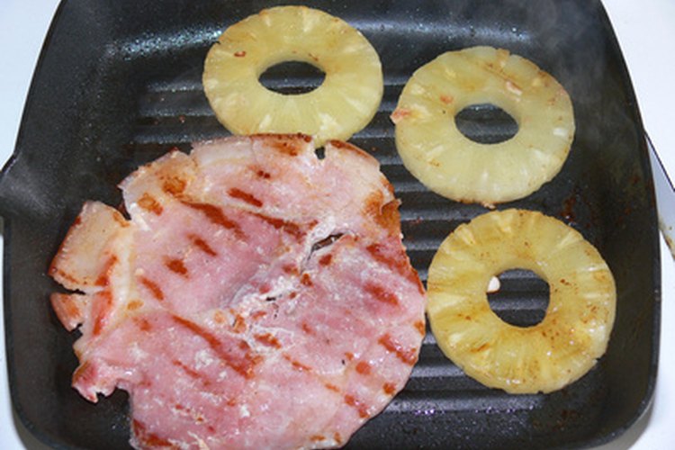 Las planchas acanaladas simulan las marcas de una parrilla en los alimentos.