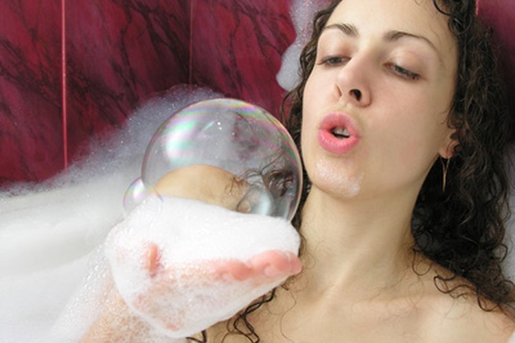 Si estás dentro de la bañera, el gel de la ducha es un buen sustituto.