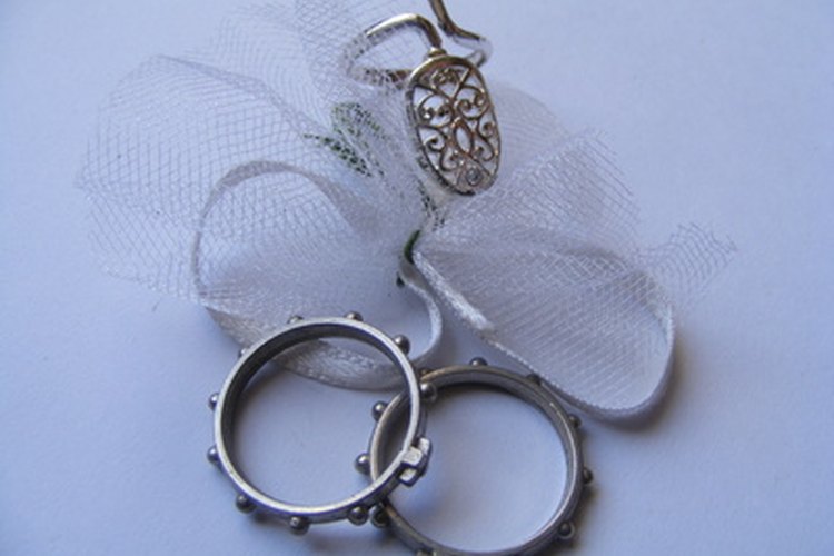 Un anillo de sello puede mostrar un escudo de la familia.