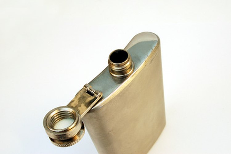Las petacas de acero inoxidable son perfectas para transportar o almacenar alcohol.