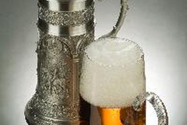 Para obtener cantidades bajas de calorías y carbohidratos, los fabricantes de cerveza utilizan una mayor cantidad de agua y menos cebada malteada.