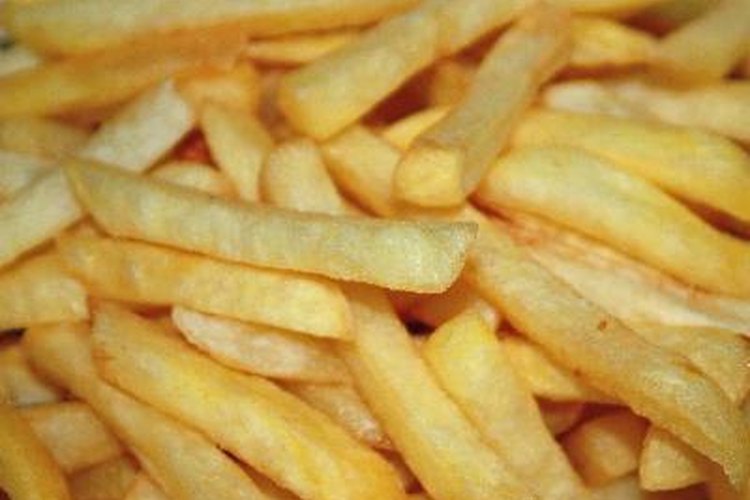 Las papas fritas son un buen acompañamiento para cualquier comida.