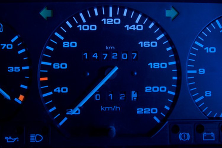 Cada luz del tablero te advierte acerca de un proceso clave en tu auto.