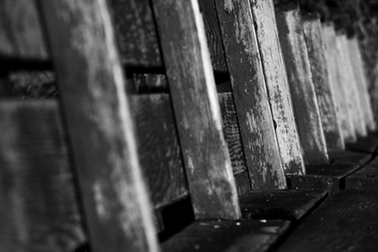 Tradicionalmente, la madera es el material de construcción típico para las vigas de apoyo que se usan en los hogares.