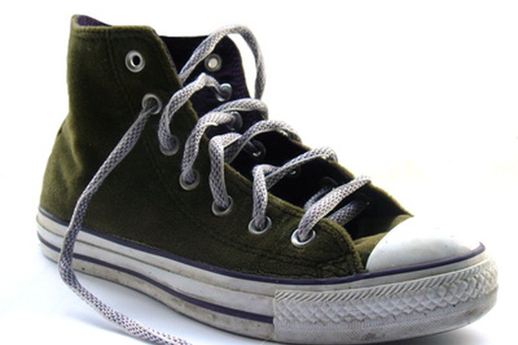 Esconder los cordones puede ser tan fácil como colocarse el calzado.