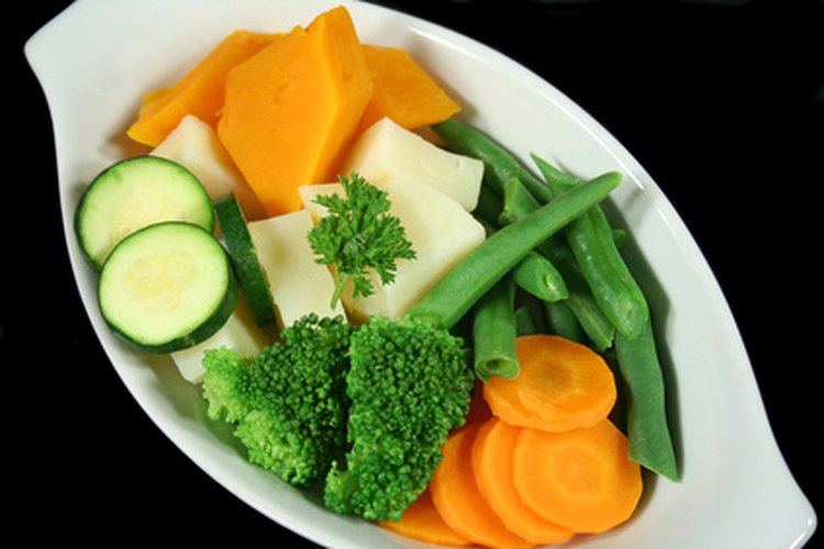 Cocinar los vegetales al vapor mantiene los nutrientes intactos.