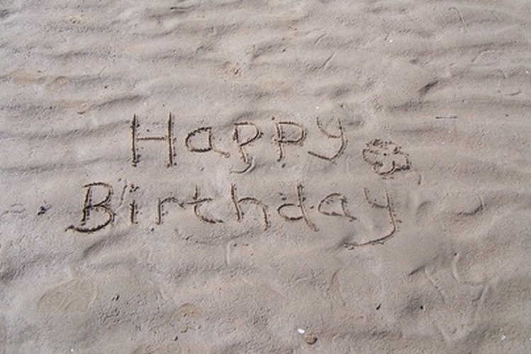 Desear un feliz cumpleaños a alguien de modo creativo puede agregar emoción a un mensaje común.