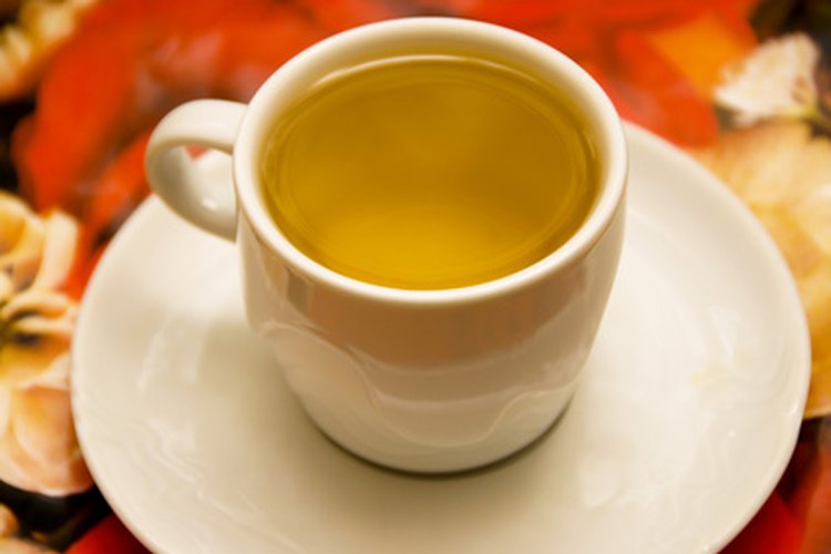 El té verde está lleno de antioxidantes que benefician al cabello y al cuero cabelludo.