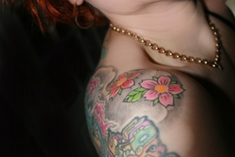 La discriminación por tatuajes es muy común en el lugar de trabajo.