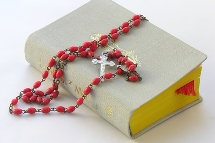 Un rosario y una Biblia son los regalos tradicionales.