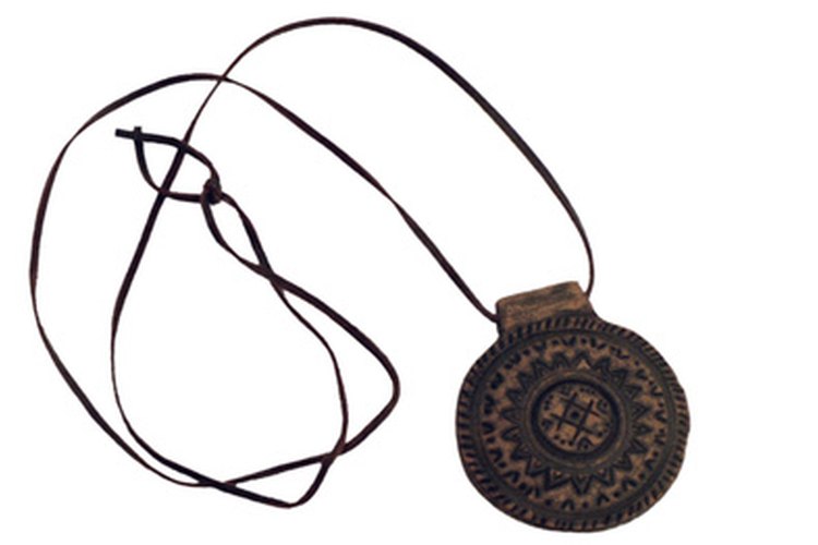 Hechizar un collar no requiere más herramientas que el poder de tu mente.