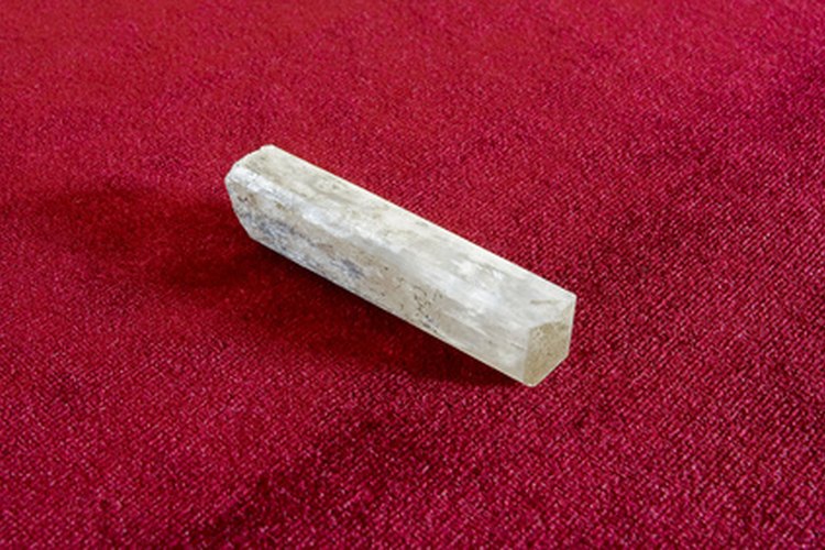Este mineral es similar en forma y tamaño a los imanes de suplementos minerales para vacas que le dan nutrientes vitales a la vaca durante toda su vida.