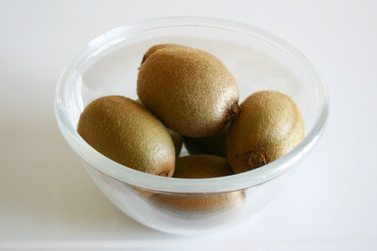 Ni el kiwi verde ni el dorado contienen cantidades significativas de proteínas o grasas.