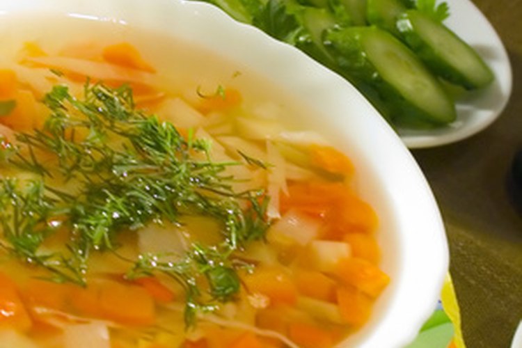 La sopa tailandesa usa sabor de limón.